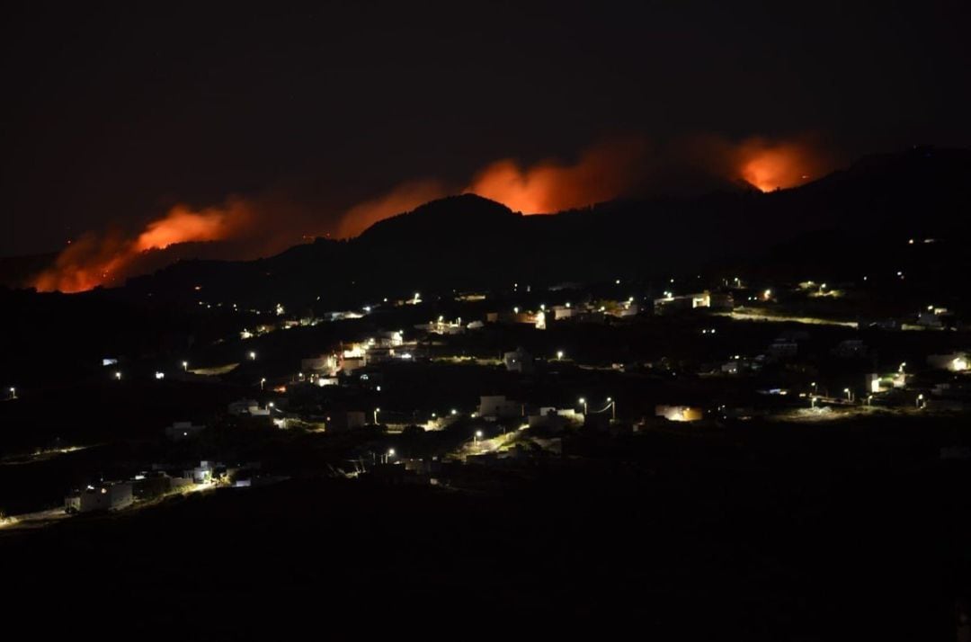 Evacuados durante la noche barrios de seis municipios de Gran Canaria.