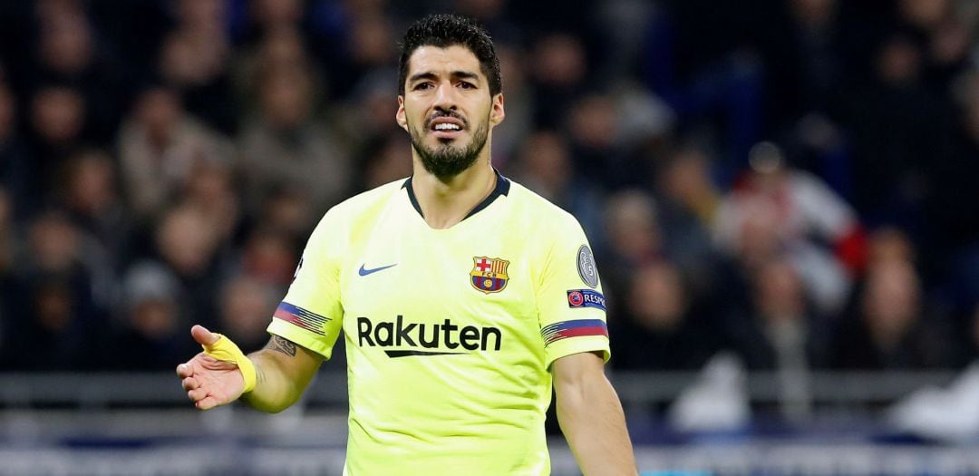 Luis Suárez, desesperado durante el partido