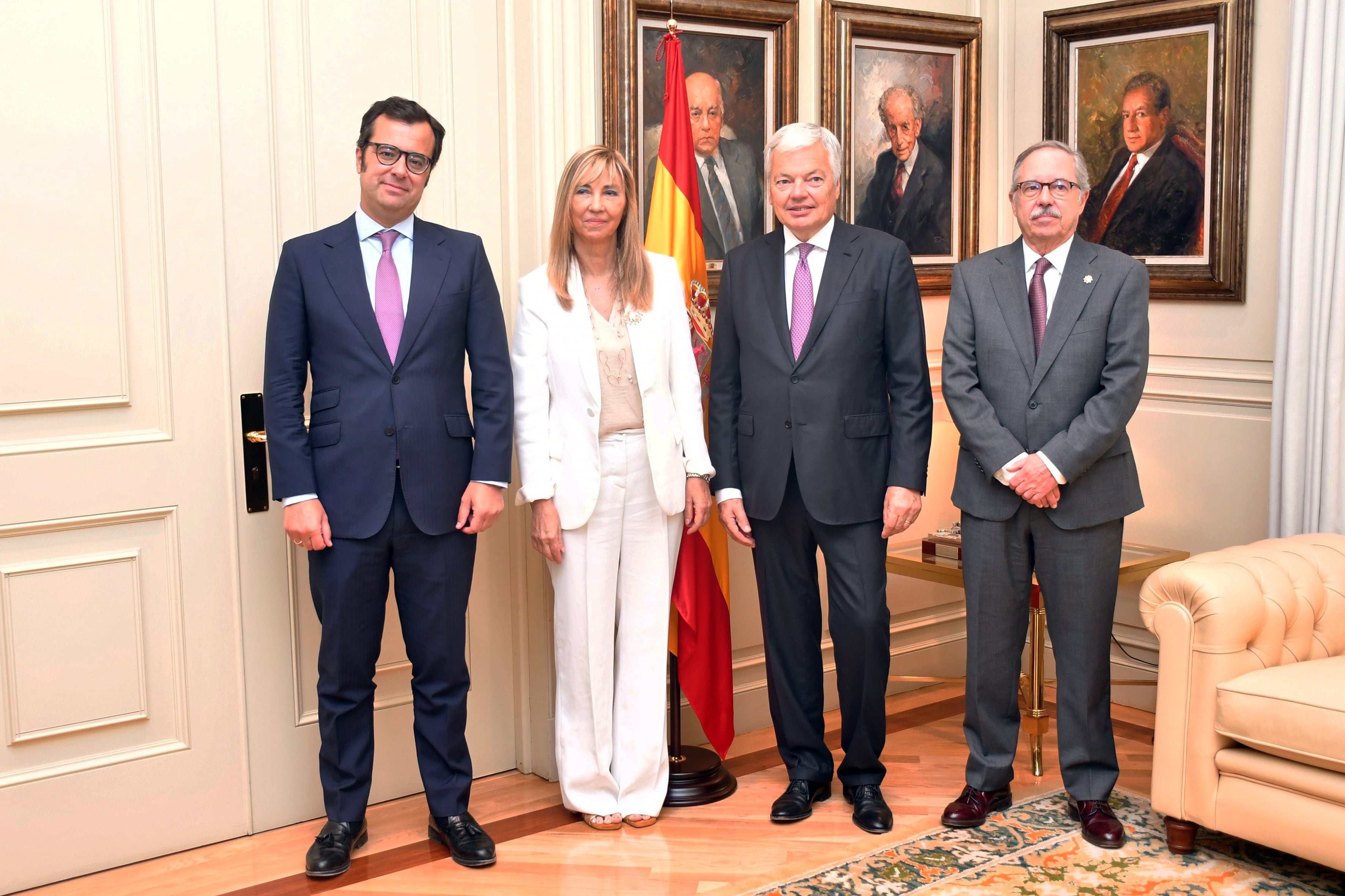 La presidenta del Tribunal Supremo y del CGPJ, Isabel Perelló (2i), recibe al comisario de Justicia de la Unión Europea, Didier Reynders (2d), en el marco de la visita del responsable europeo a Madrid.