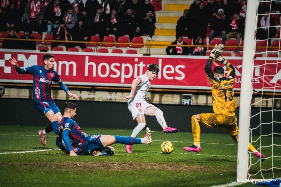 Hinojo tuvo una de las ocasiones más claras.