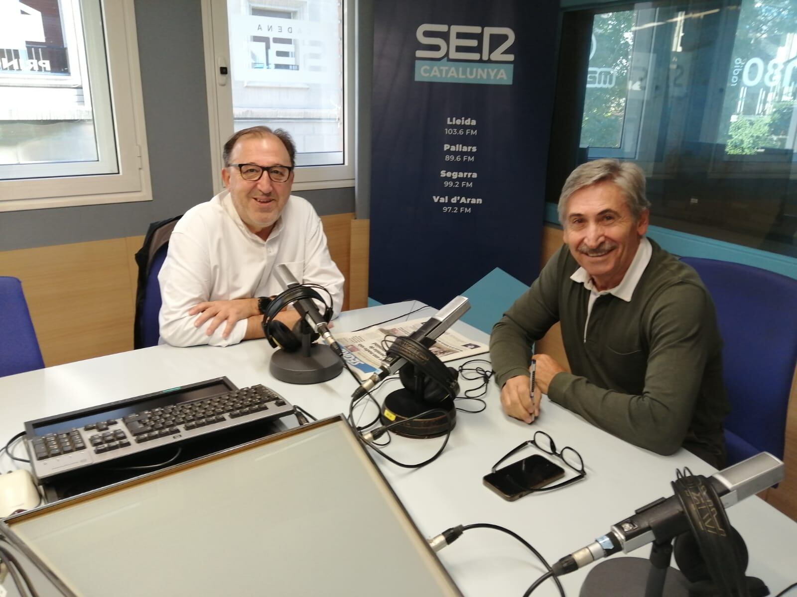 A la foto, Carmel Mòdol i Ramon Alturo. Juntament amb Jordi Montaña han participat avui en la tertúlia de Ràdio Lleida Políticament Correcte.