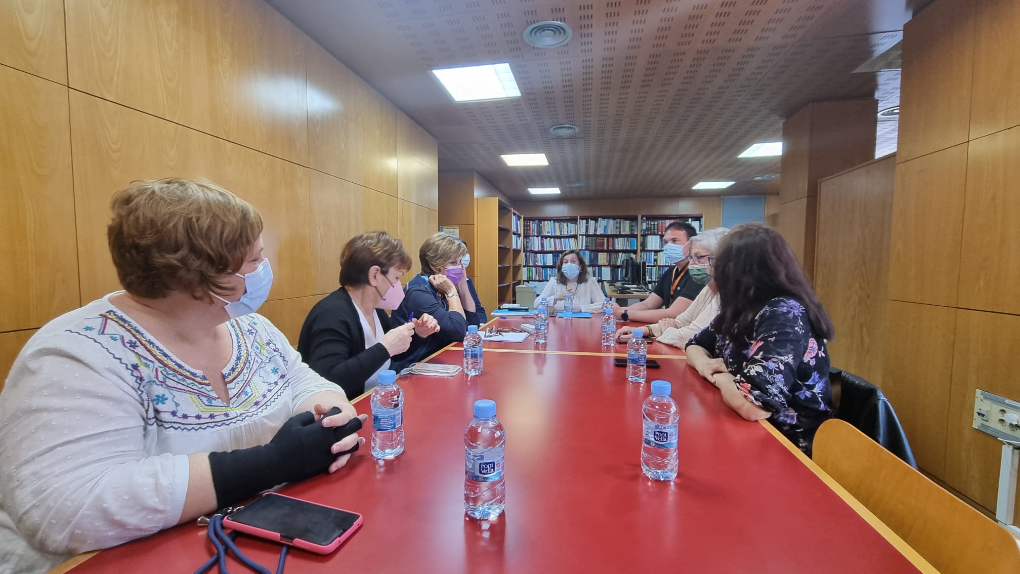 La gerente del Área de Salud se ha reunido con los representantes de las asociaciones de enfermos de cáncer