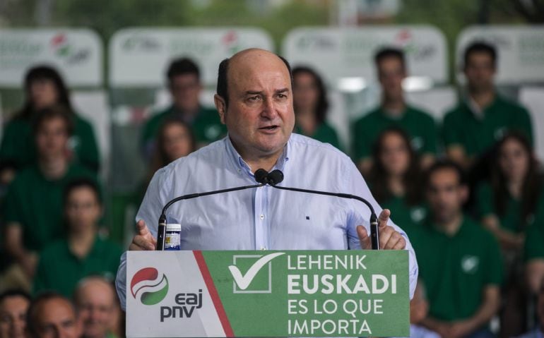 El presidente del PNV, Andoni Ortuzar, durante su intervención en un mitin 