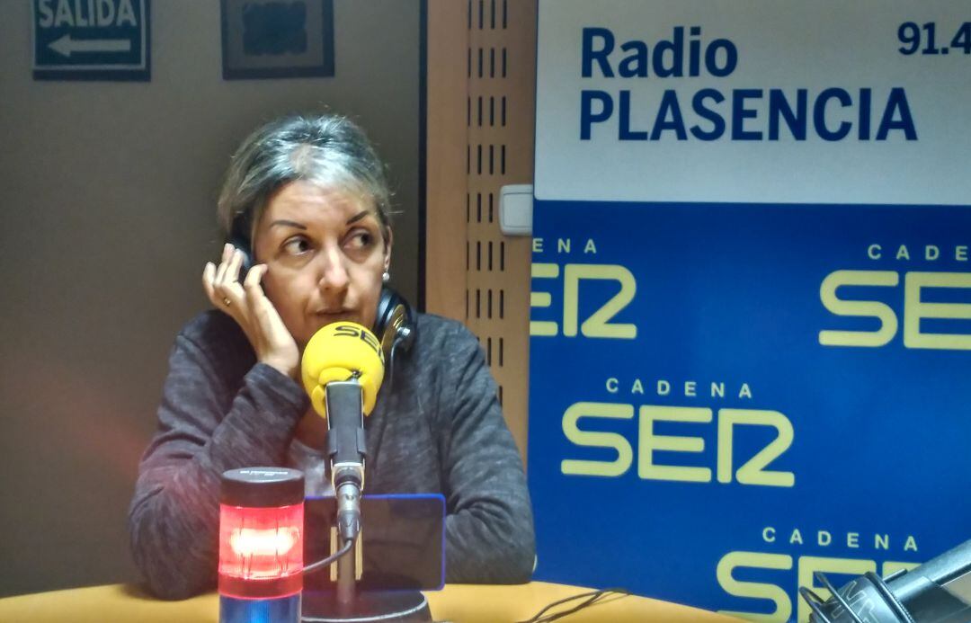 Sonia Grande en los estudios de SER Norte de Extremadura