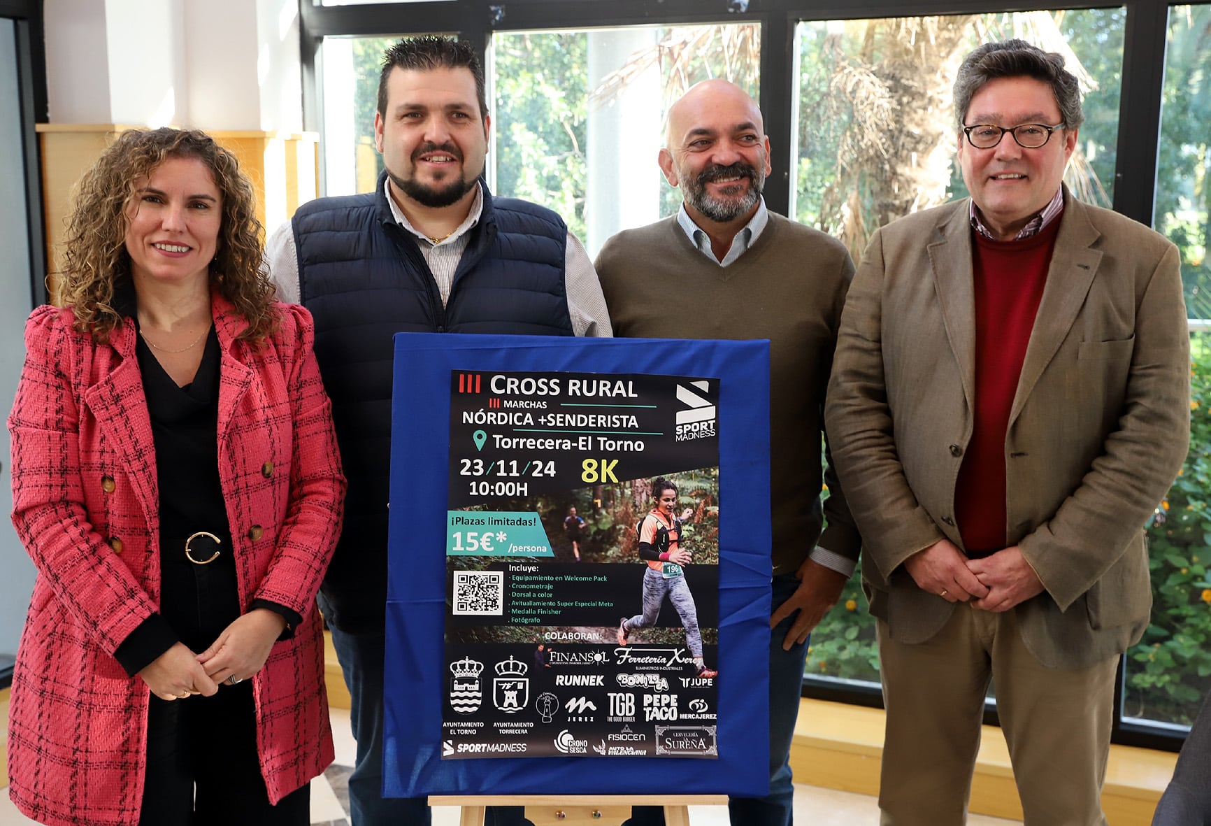 José Ángel Aparicio, junto a Susana Sánchez y los alcaldes de El Torno y Torrecera.