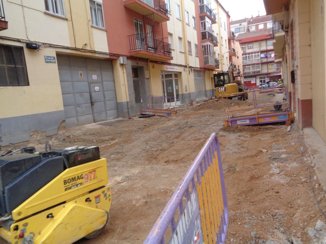 La calle Juan Bravo es una de las que más se han visto afectadas por las obras