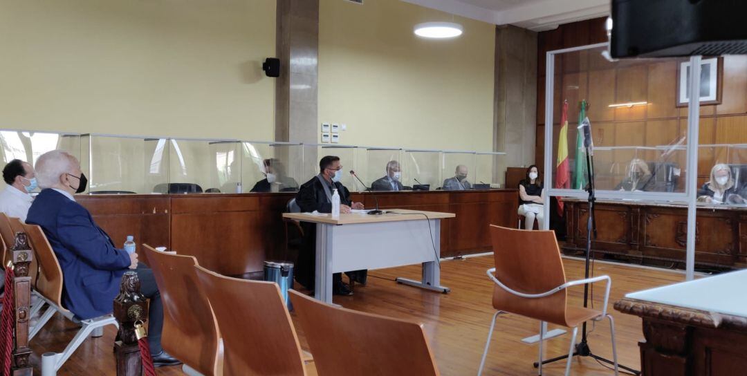 La Sección Tercera de la Audiencia de Jaén ha suspendido la vista en la que se juzgará al contable y al auditor de la cooperativa La Unión