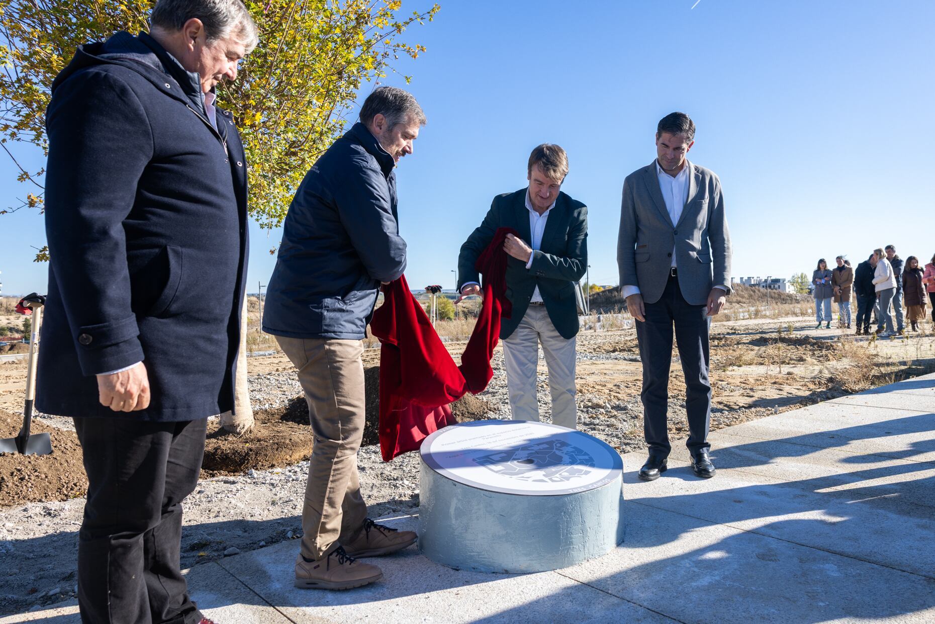 Plantación del primer árbol de Paraninfo