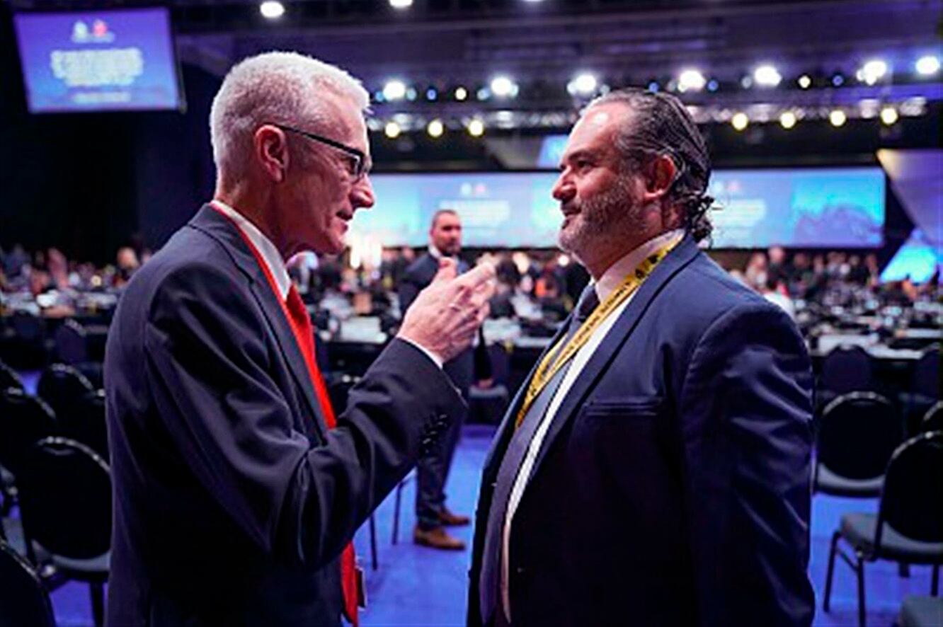 El cap de l&#039;Oficina Central Nacional d&#039;Interpol a Andorra, el sergent major Robert Guirao, amb el secretari general d&#039;Interpol, Jürgen Stock