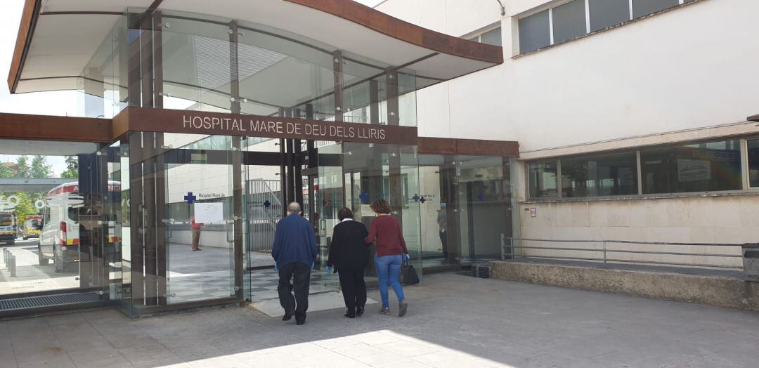 Entrada principal del Hospital Virgen de los Lirios de Alcoy