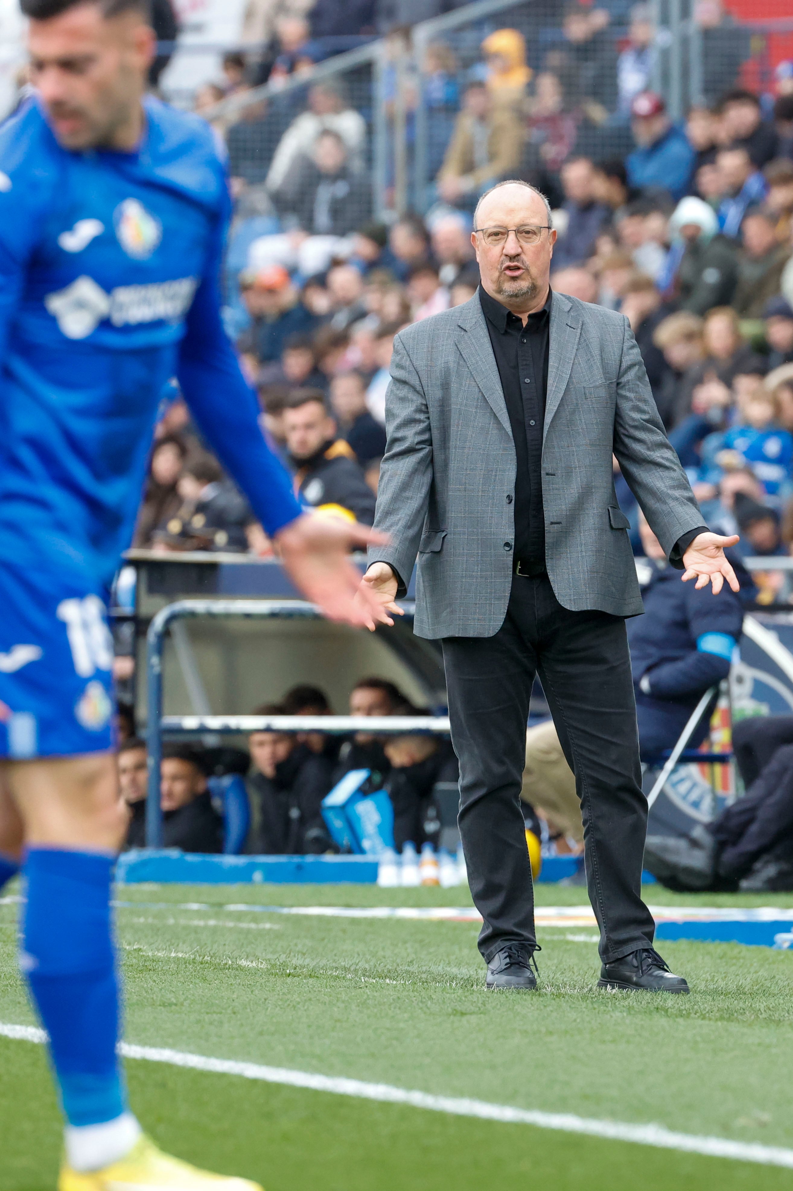 GETAFE (MADRID), 11/02/2024.- El entrenador del Celta de Vigo, Rafa Benítez, durante el partido correspondiente a la jornada 24 de Liga EA Sports que disputan el Getafe y el Celta de Vigo este domingo en el estadio Coliseum, en Getafe. EFE/Zipi Aragón
