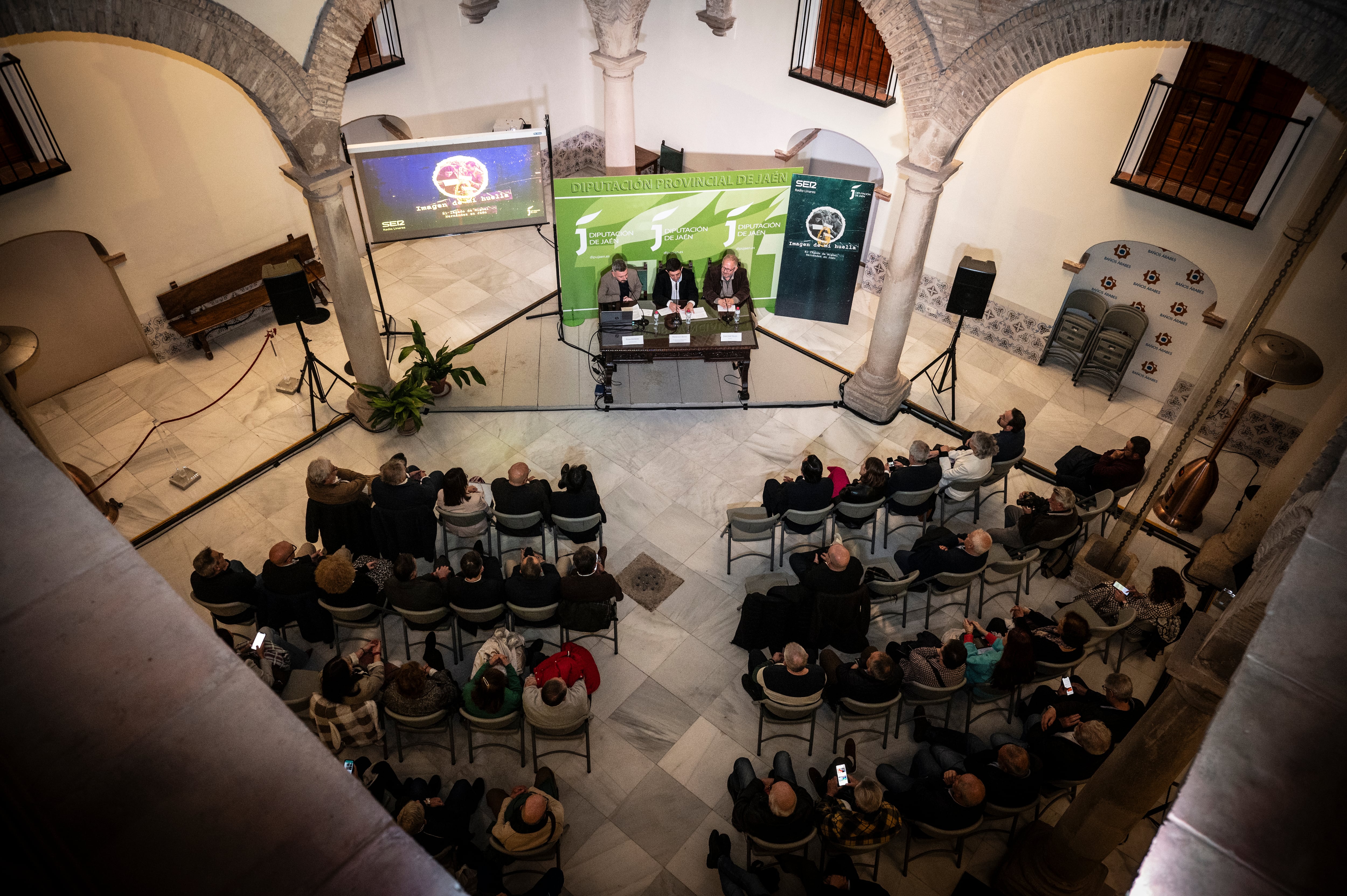 Presentación del podcast sobre Miguel Hernández en Baños Árabes de Jaén.