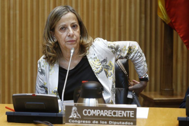 La tesorera del PP, Carmen Navarro, durante su comparecencia en la Comision de Investigación sobre la supuesta financiación ilegal del PP, esta tarde en el Congreso de los Diputados