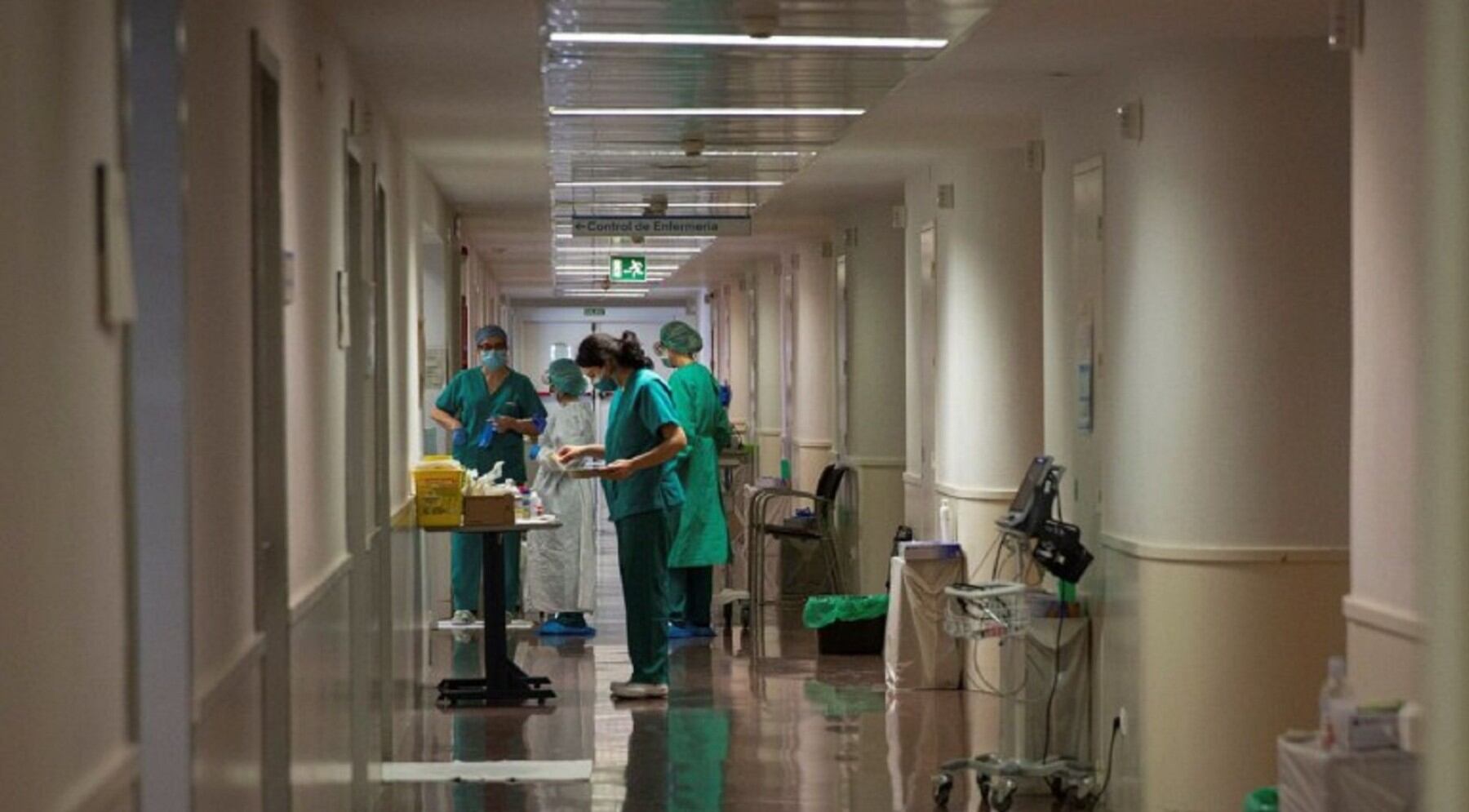 Sanitarios trabajando en el hospital