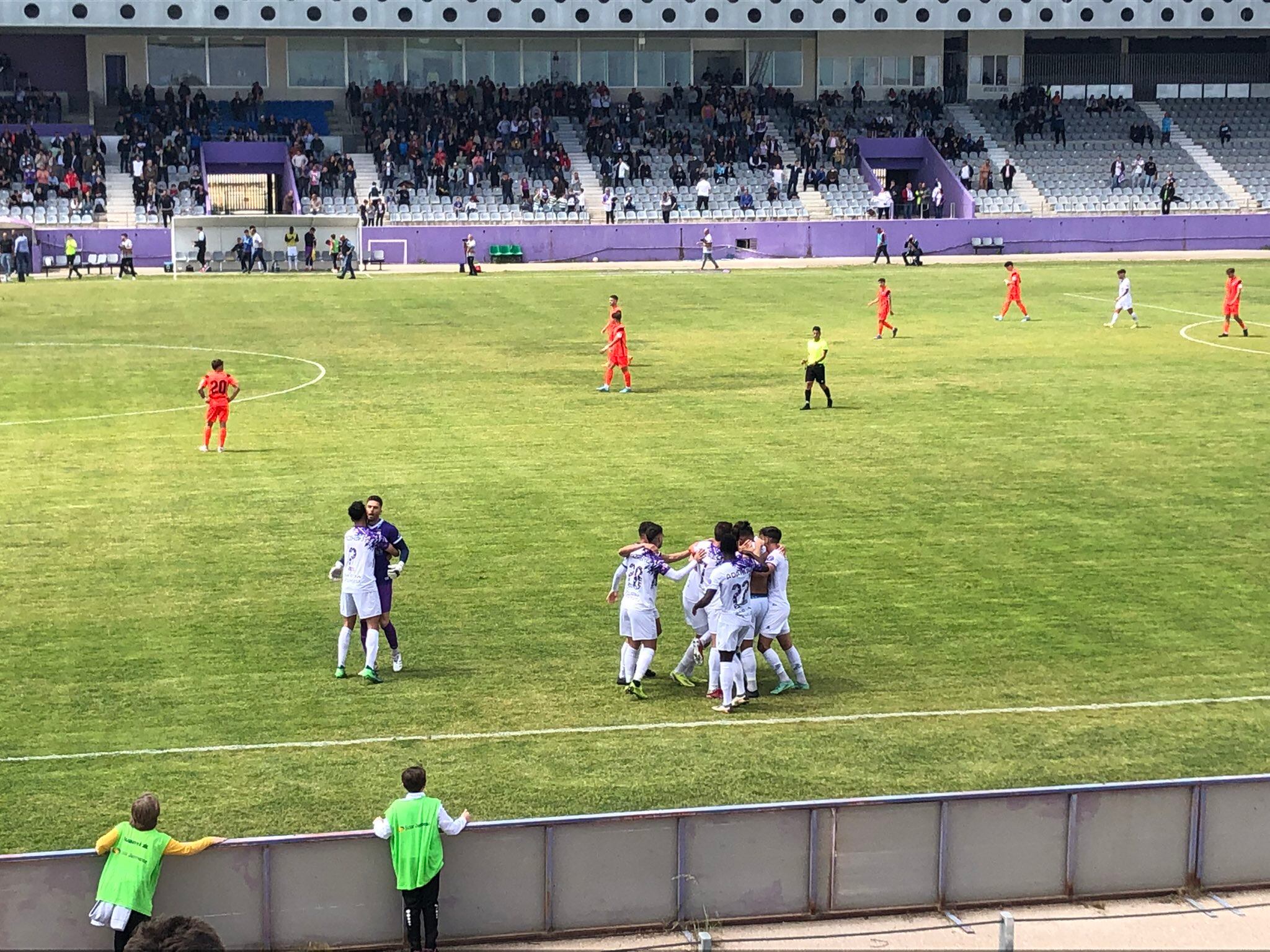 Los jugadores del Real Jaén celebran el tercer tanto del partido ante el Atlético Malagueño.