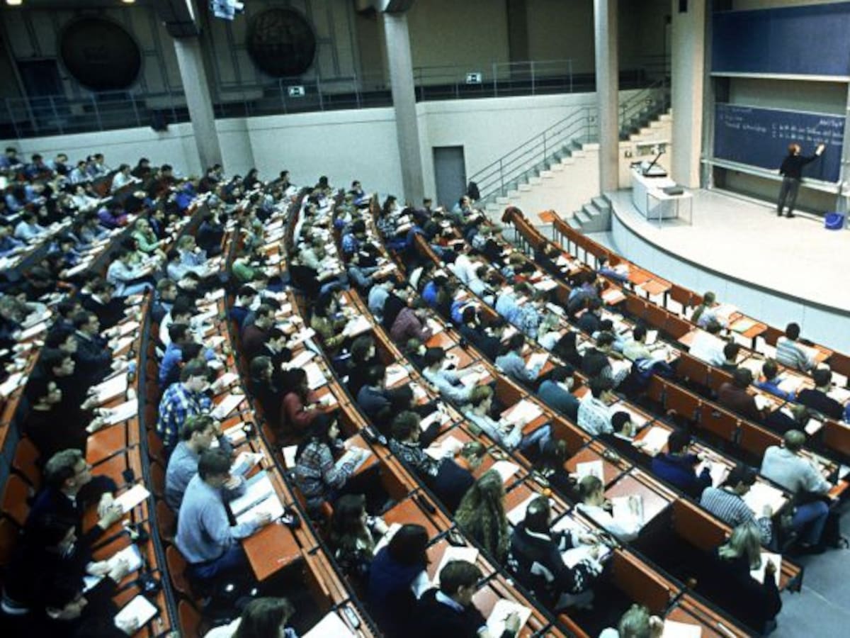 Exámenes nivel B2 y matrícula telemática, entre las novedades de la JQCV