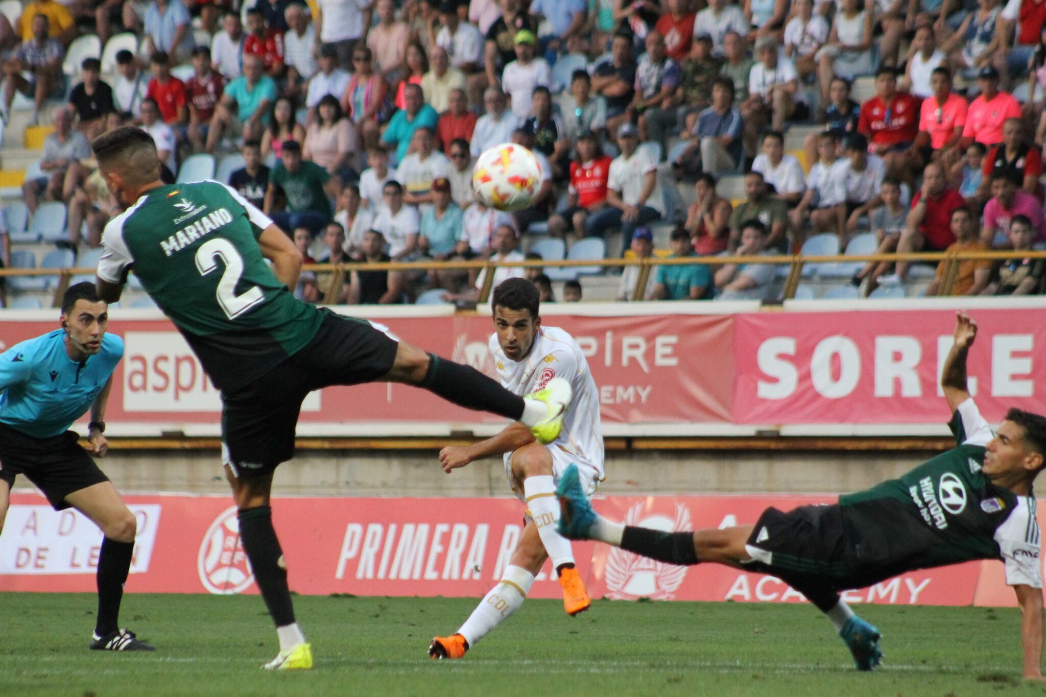 Solís, en una acción de remate a gol