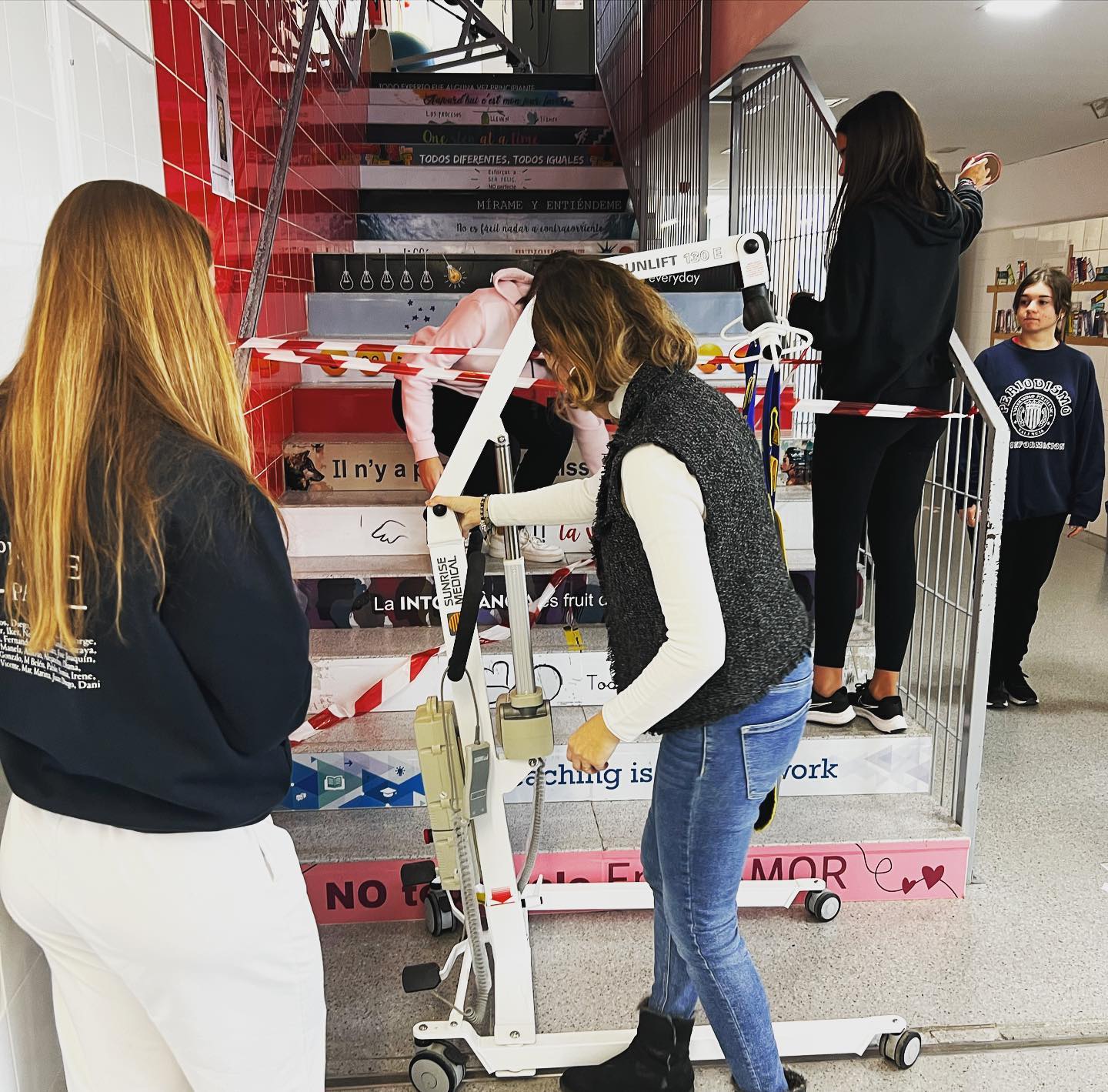 Imagen de las barreras arquitectonicas en el centro