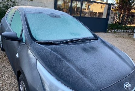 Sorpresa para muchos al encontarse el coche congelado