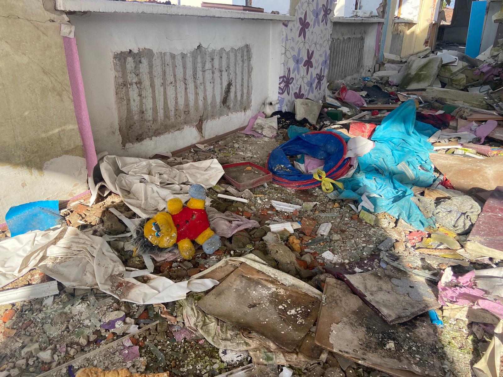 Destrozos causados por ataques rusos en una escuela de Kiev (Ucrania).