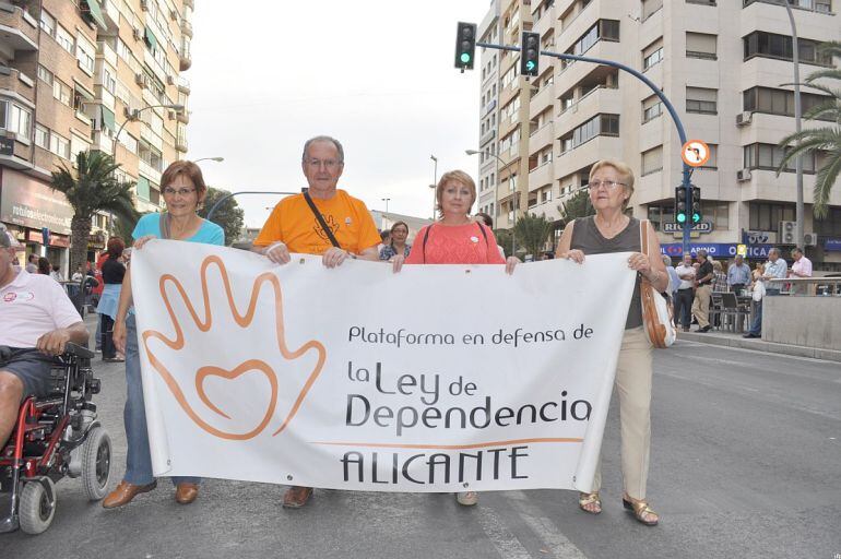 Una de las protestas de la Plataforma en defensa de la Ley de Dependencia por Alicante