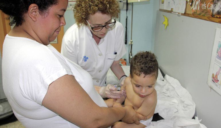 Vacunen un nen.