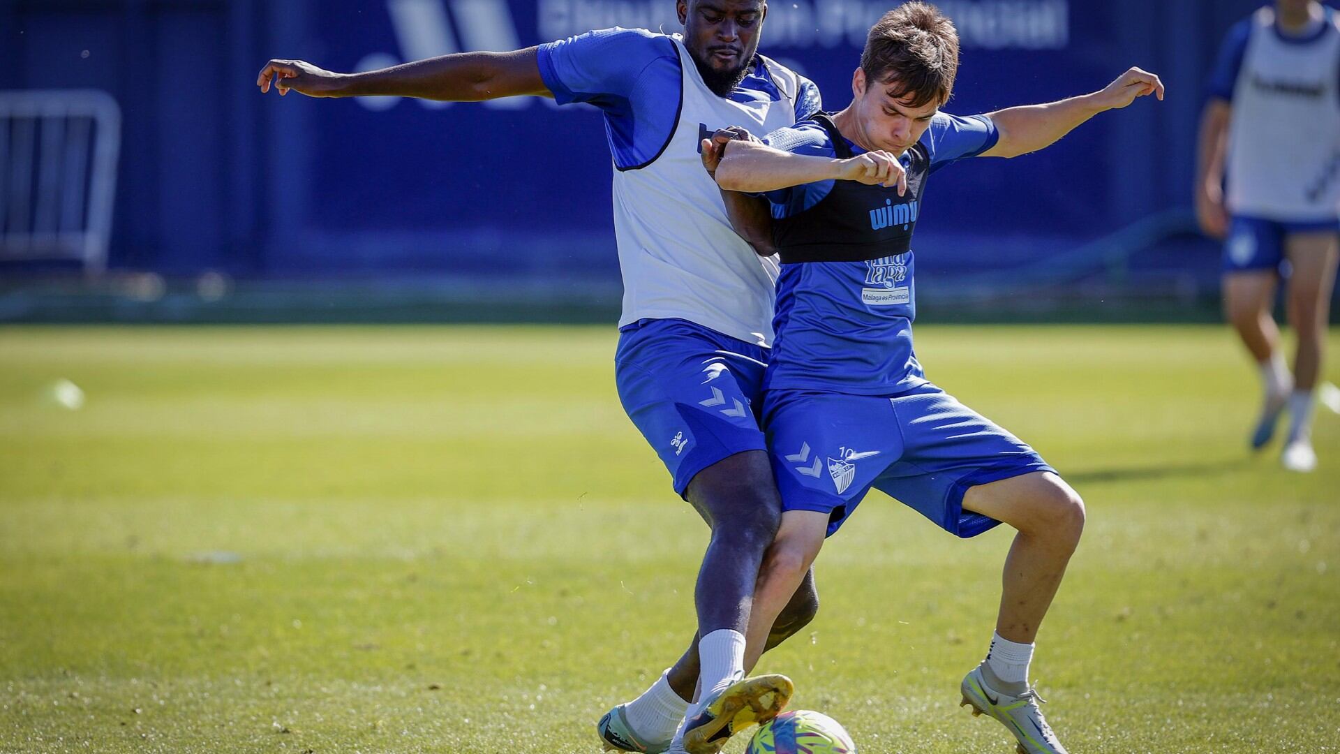 El Málaga realizó la segunda sesión de la semana con la única baja del centrocampista Lago Junior