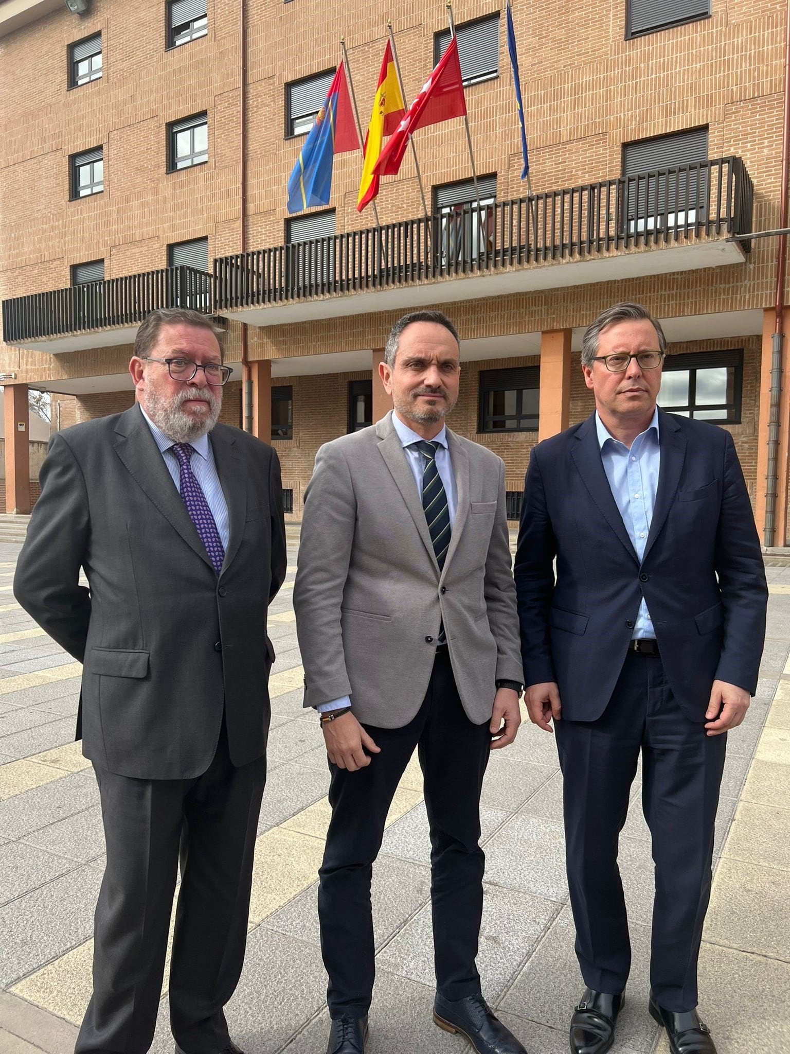 Manuel Bautista, candidato del PP a la Alcaldía de Móstoles, acompañado del secretario general del PP de Madrid, Alfonso Serrano
PP DE MADRID
08/02/2023