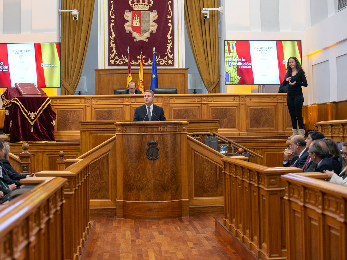 Page pide que nadie se apropie de la Constitución española y rechaza valorar su vigencia durante el acto al que no ha asistido VOX