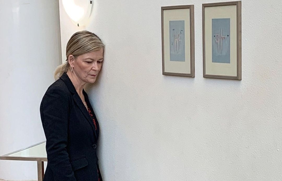 La consellera de Justicia, Interior y Administración Pública, Gabriela Bravo, en la inauguración de la exposición 'Paredes que hablan'