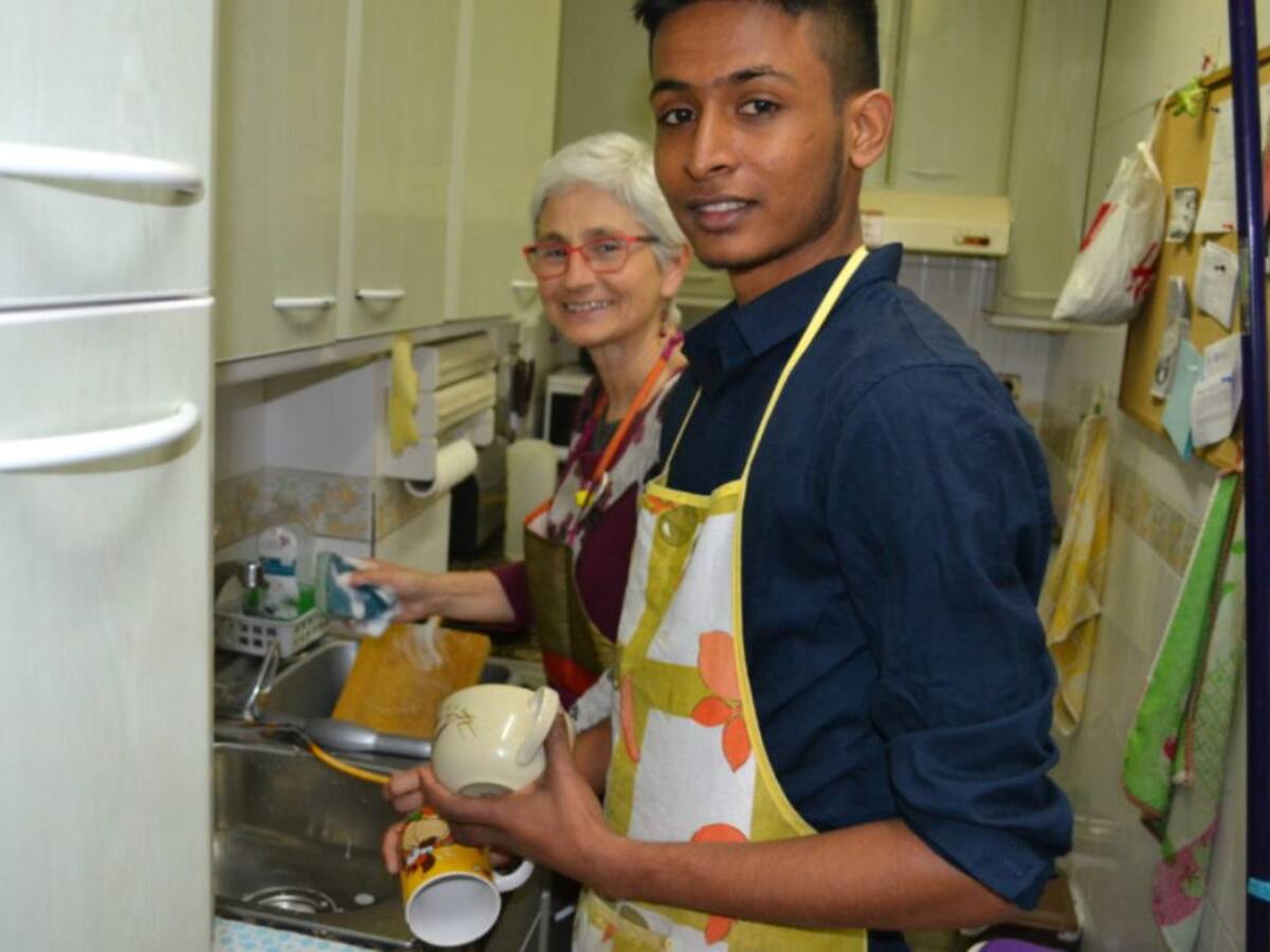 Es busquen famílies a l'àrea metropolitana per acollir joves que han migrat sols