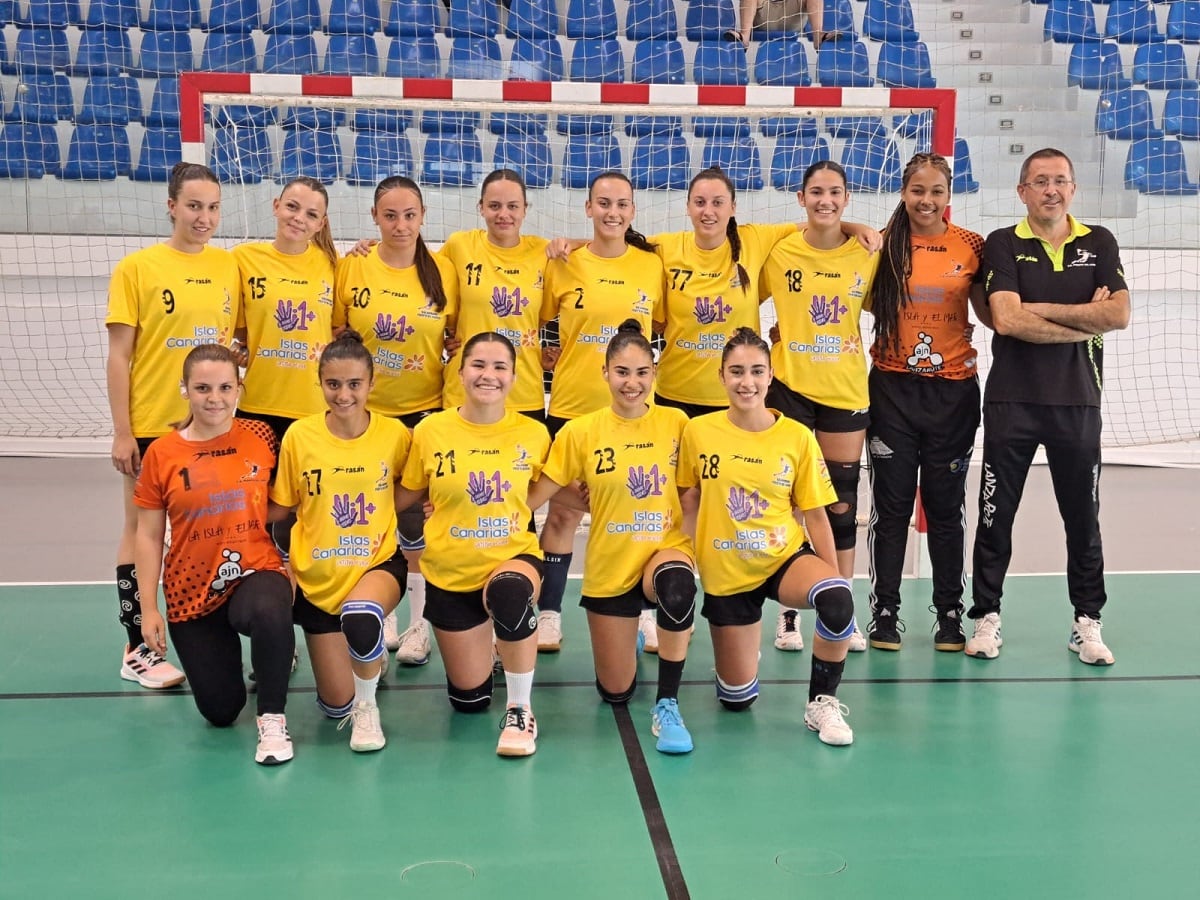 Equipo juvenil femenino del Lanzarote Puerto del Carmen.