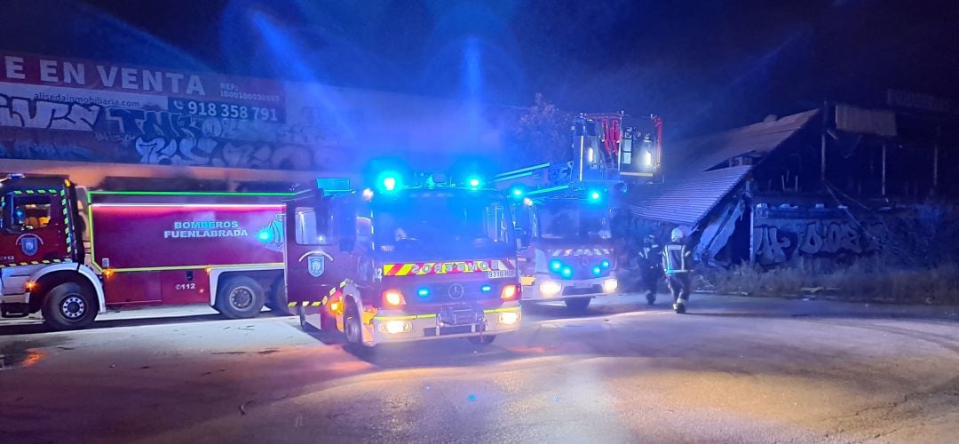 Las dotaciones de bomberos trabajando en la zona