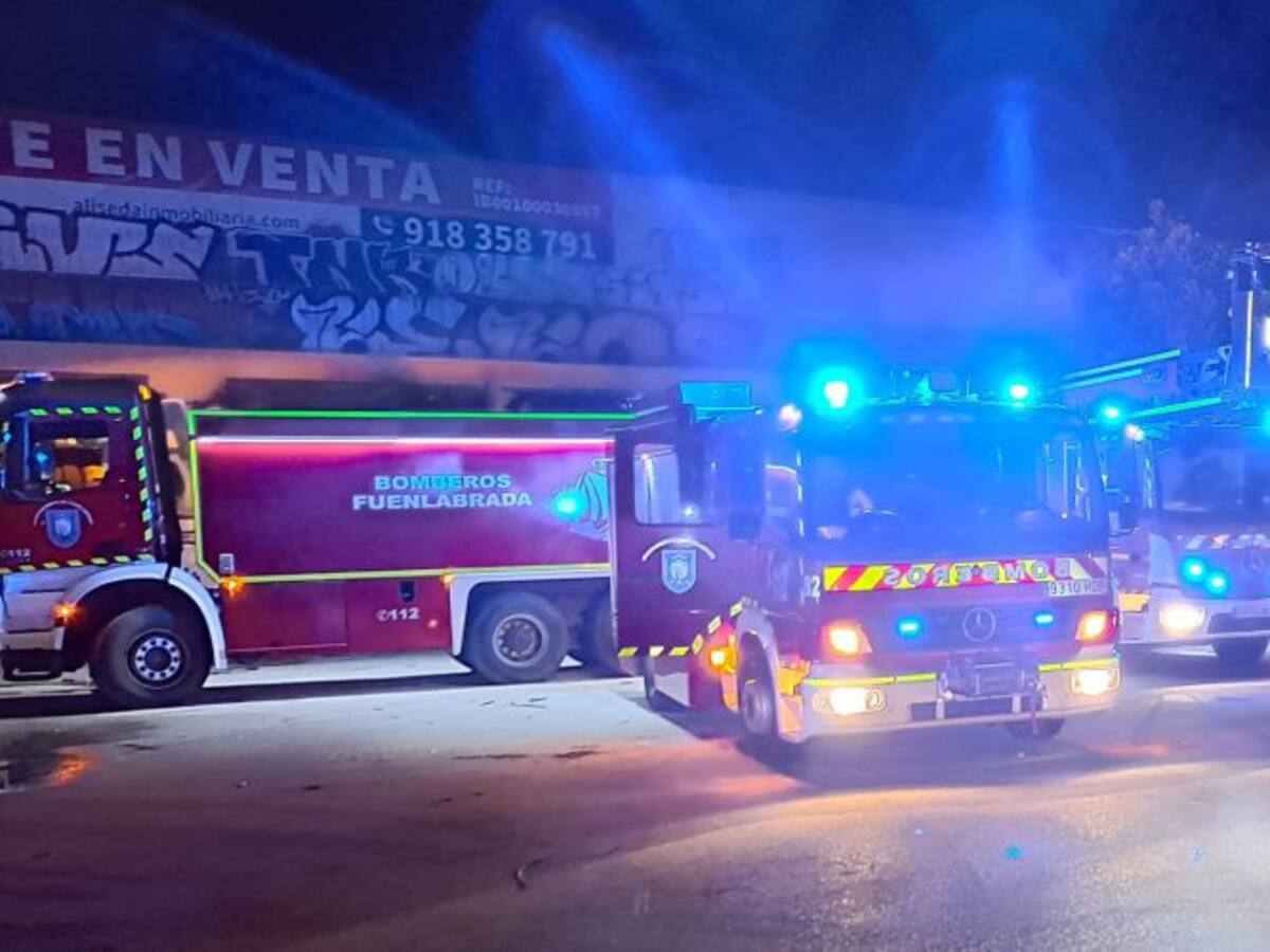 Arde una nave abandonada de 5.000 metros cuadrados en Fuenlabrada