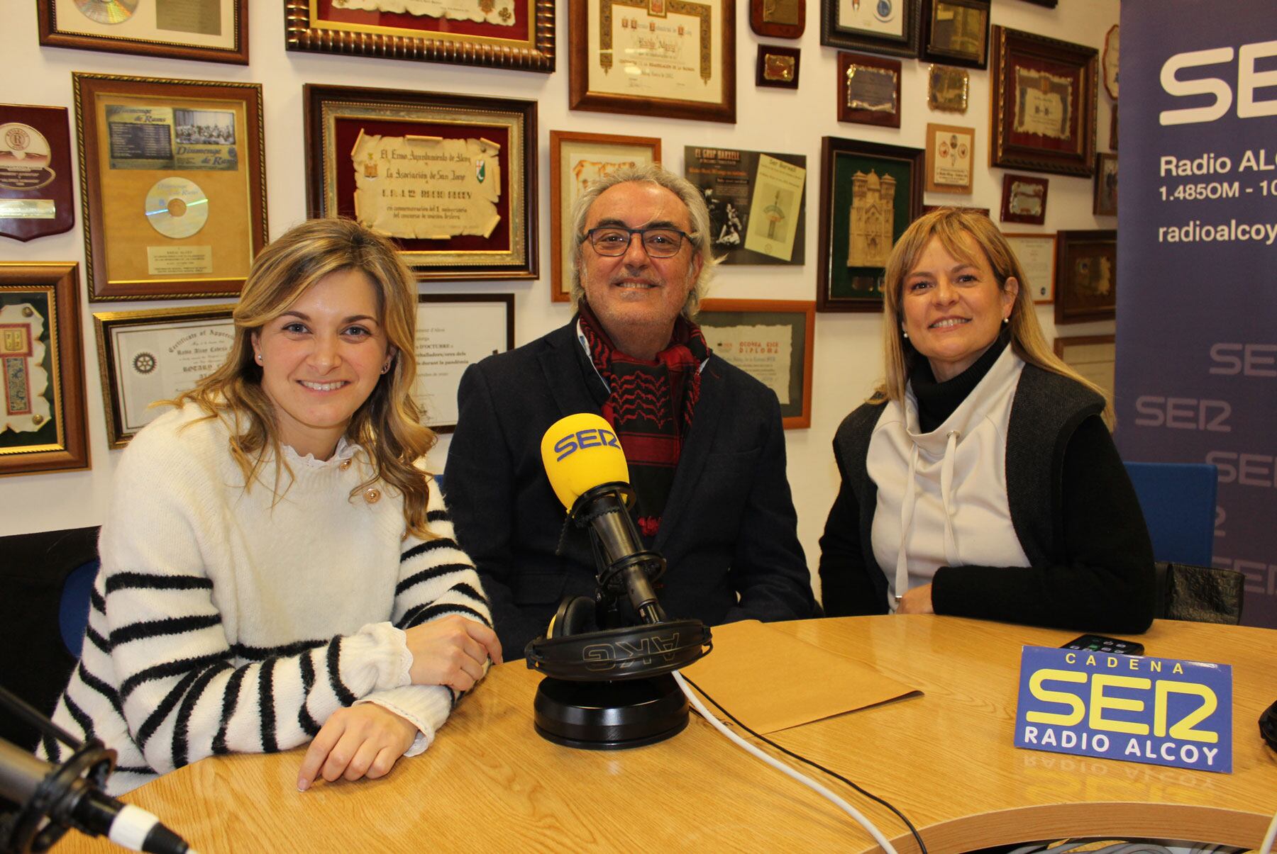 Jenny Ramírez, José Eduardo Jordá y Ana Botella, en el estudio central de Radio Alcoy