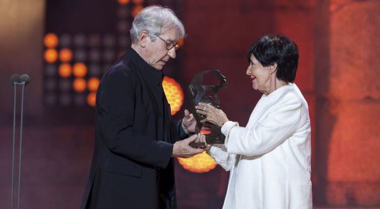 José Sacristan recibe el premio &quot;Emérita Augusta&quot; de manos de Concha Velasco