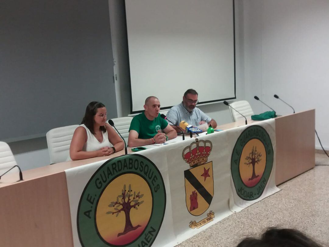 Momento de la presentación, en el centro, Juan José García Vílchez, durante su intervención