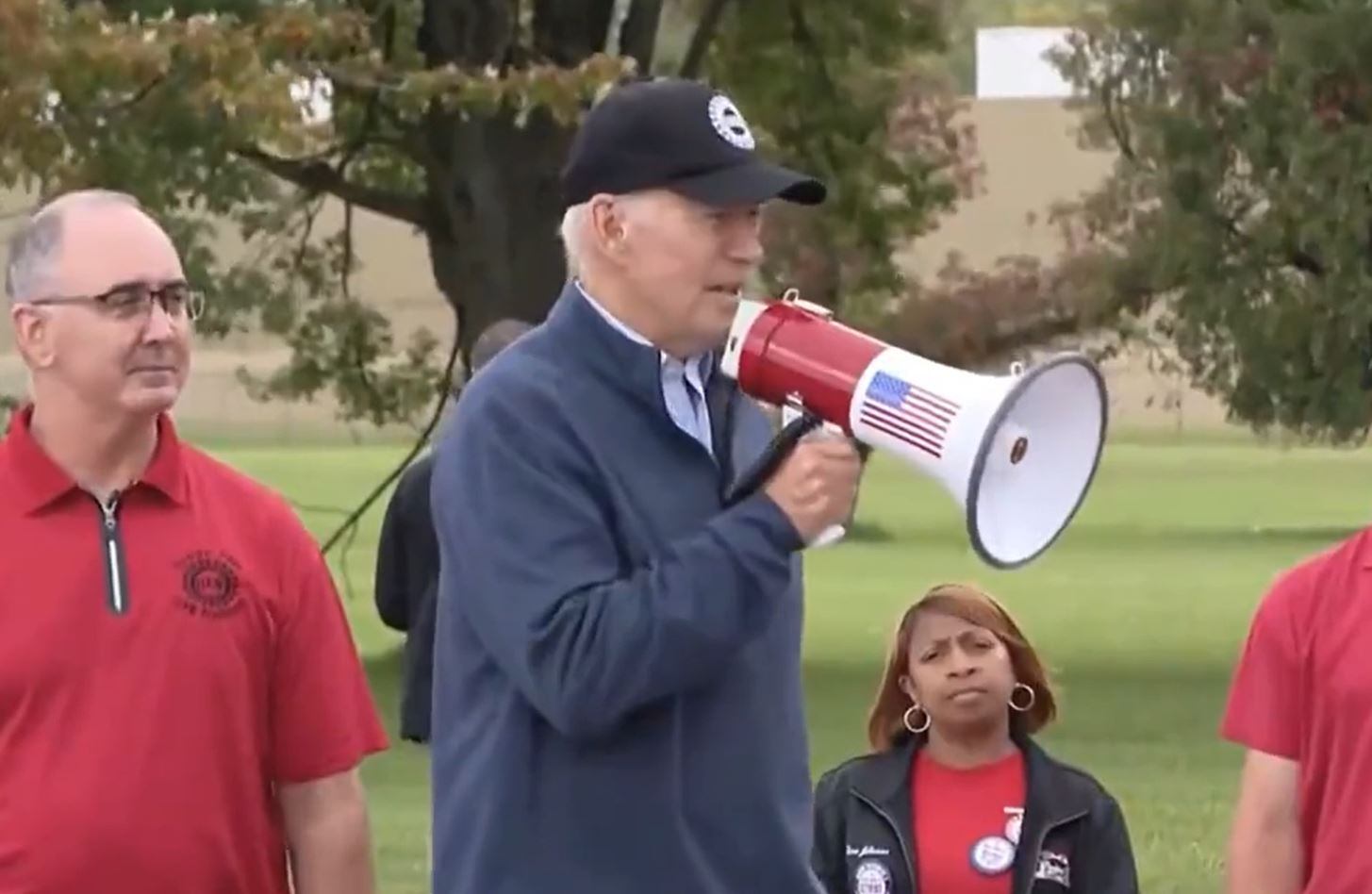 Joe Biden durante su intervención en el piquete de los trabajadores del sector del automóvil