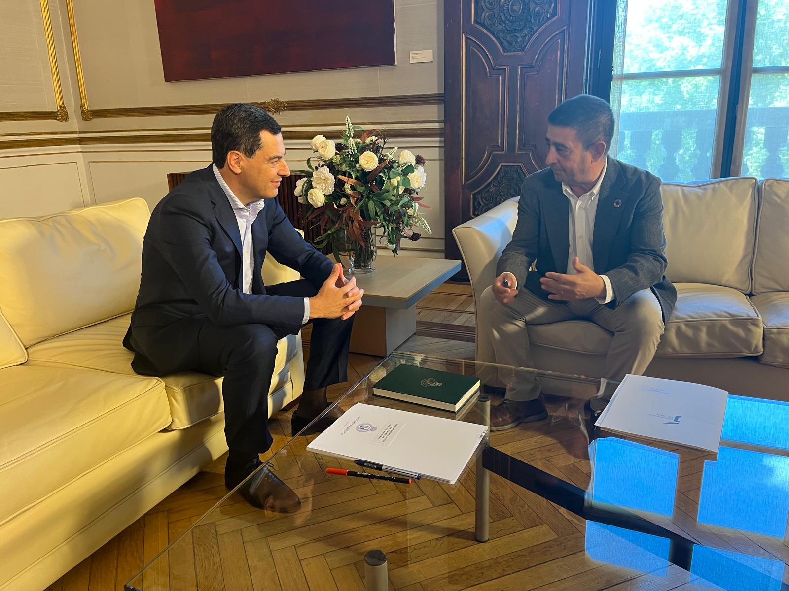 El presidente de la Diputación traslada a Juanma Moreno el “sentimiento de agravio” de colectivos sociales jiennenses, que sí ha sido atendido por el Ejecutivo central