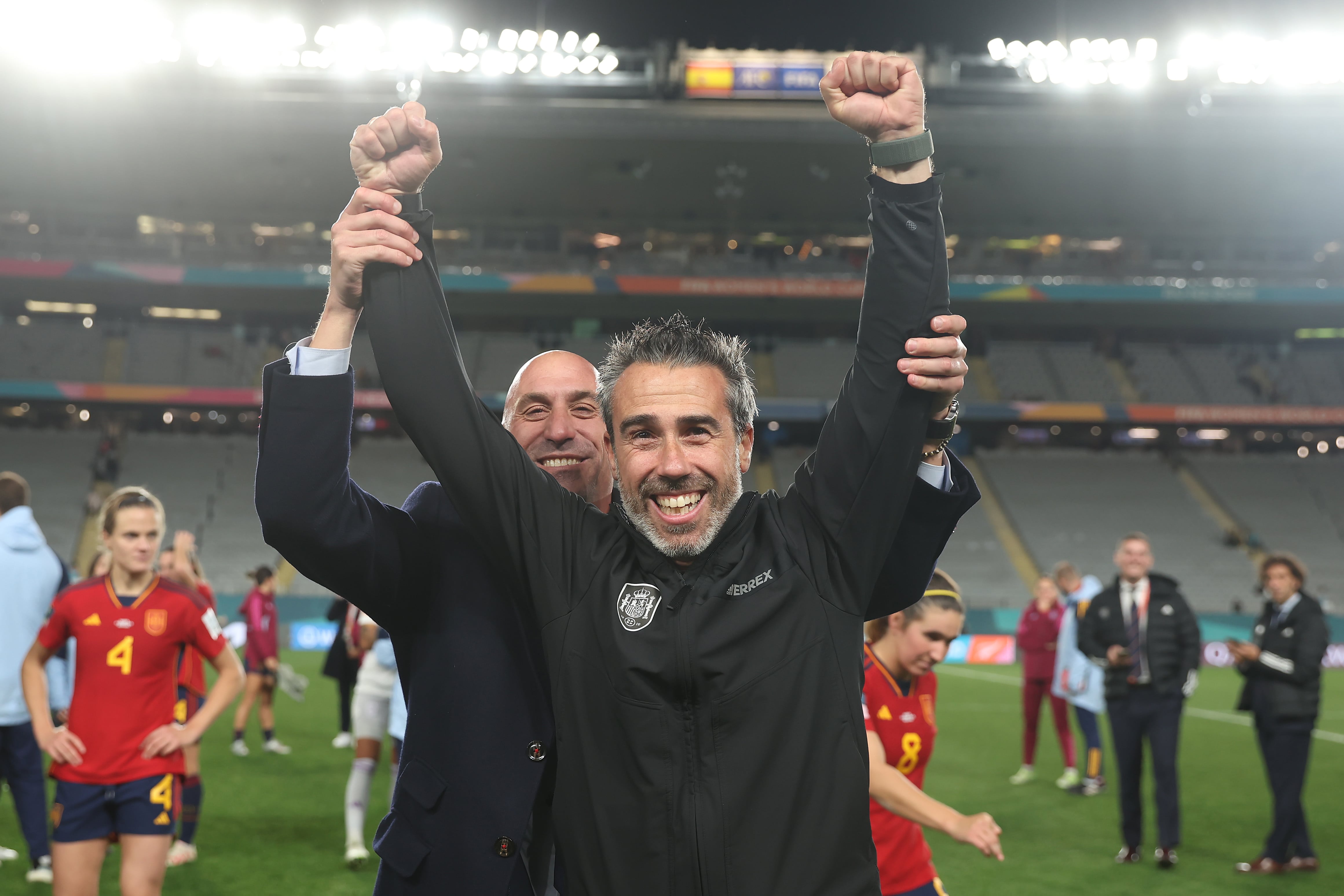 Jorge Vilda, con Luis Rubiales tras el triunfo de España. (Photo by Alex Grimm - FIFA/FIFA via Getty Images)