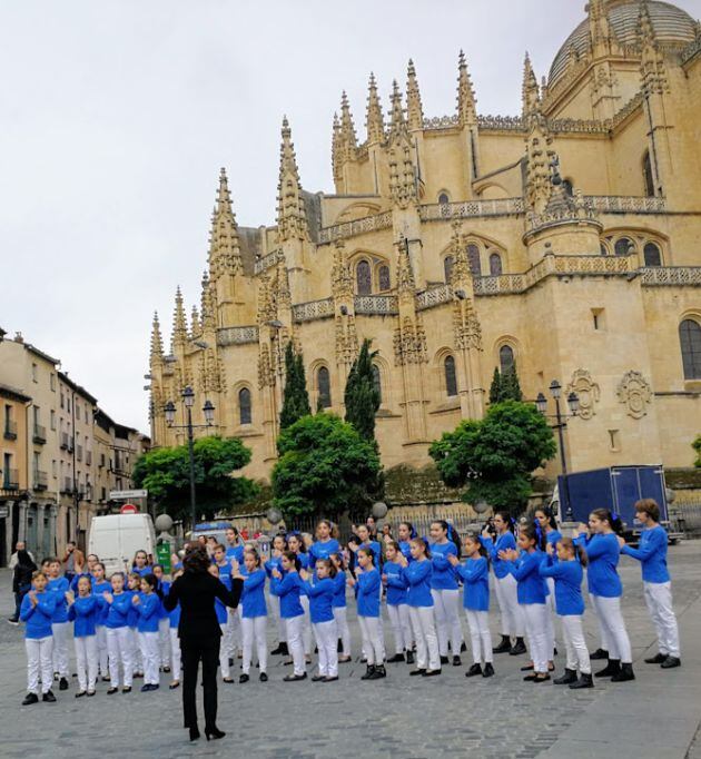 Ensayo de la Escolanía de Segovia en la Plaza Mayor