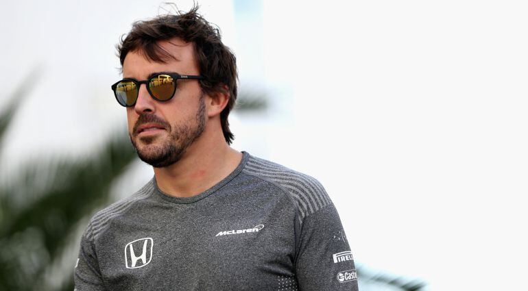 Fernando Alonso, en el paddock de Rusia