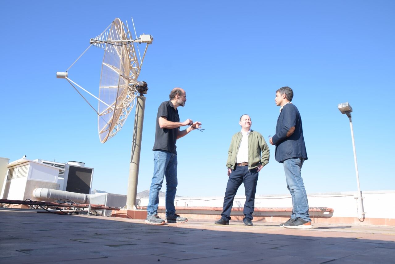 Presentación de una antena para detectar tormentas solares