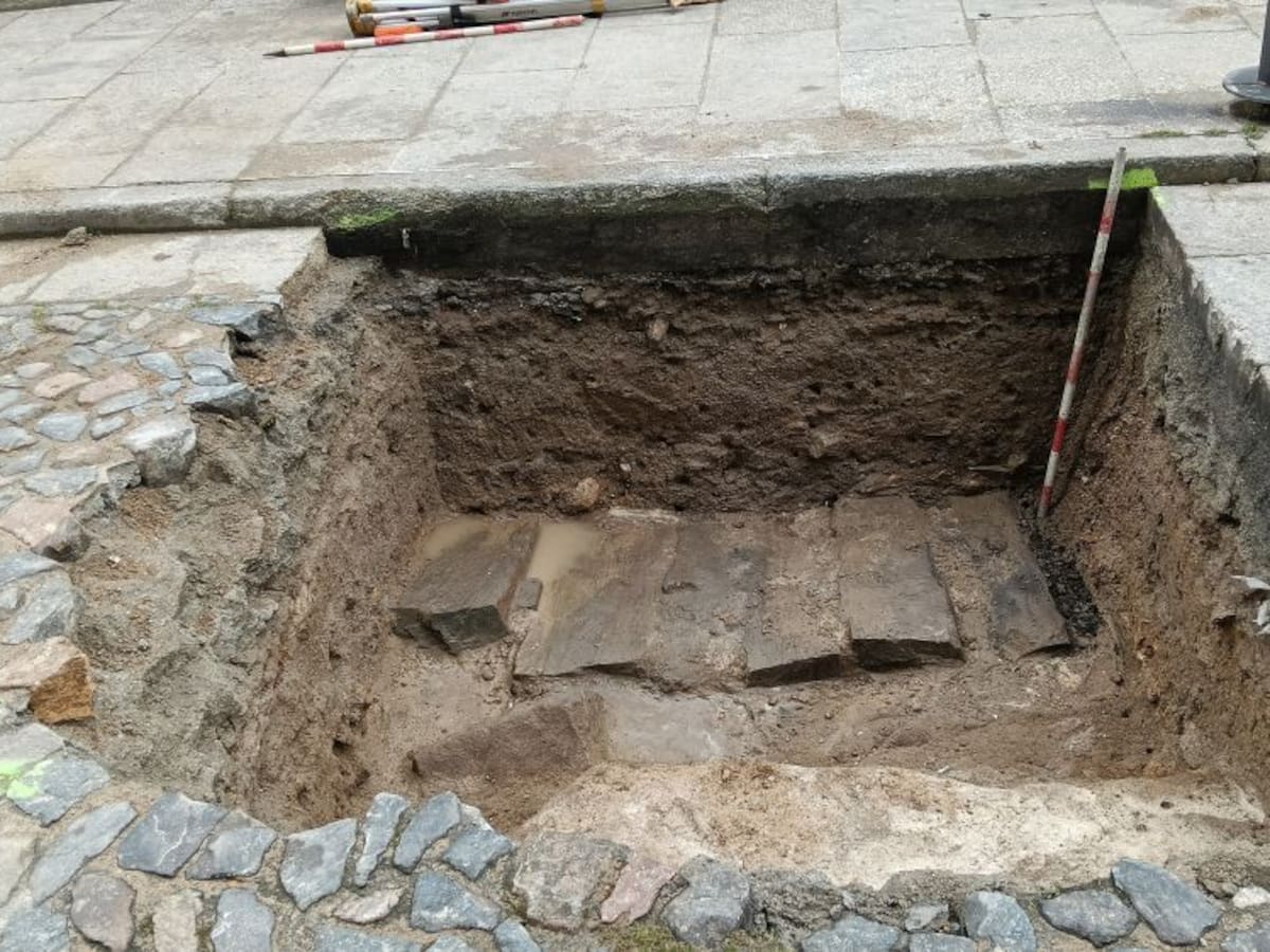 Aparecen nuevos restos arqueológicos de la muralla de Vigo