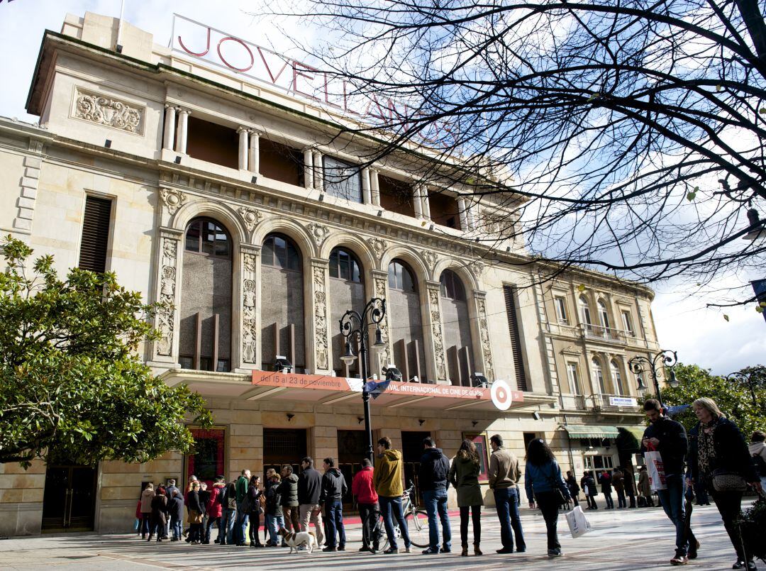 Teatro Jovellanos, una de las tres empresas que conforman Divertia.