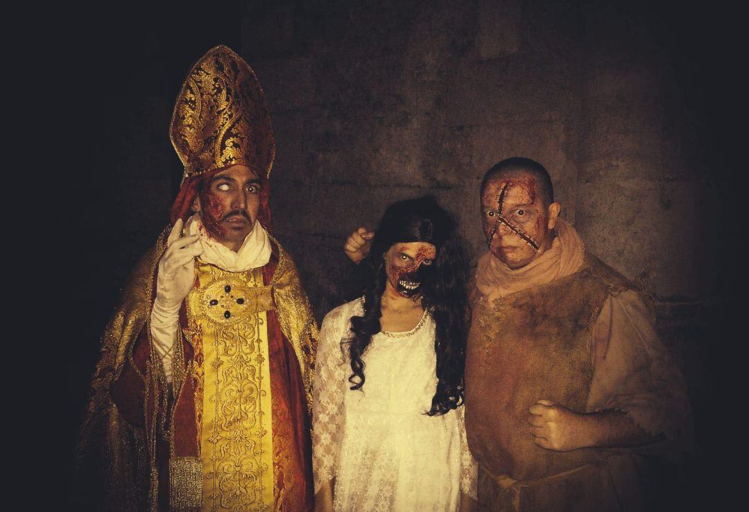 Actores del Castillo durante la propuesta de Halloween de 2018