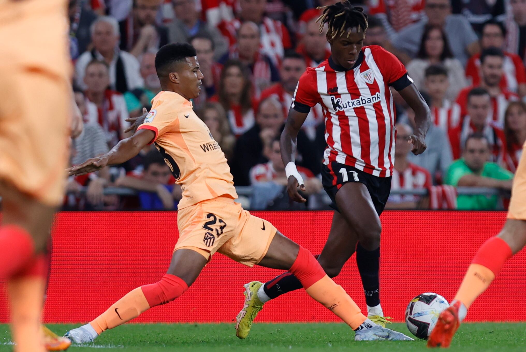 Reinildo y Nico Williams en el partido de la primera vuelta de LaLiga Santander entre Atlético de Madrid y Athletic Club.