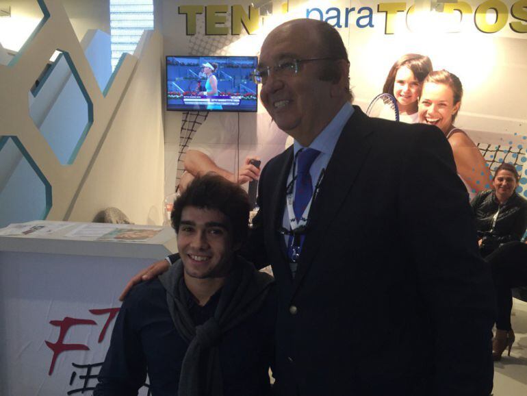 Miguel Díaz nuevo presidente de la RFET, con Daniel Caverzaschi, número uno en España de tenis en silla de ruedas