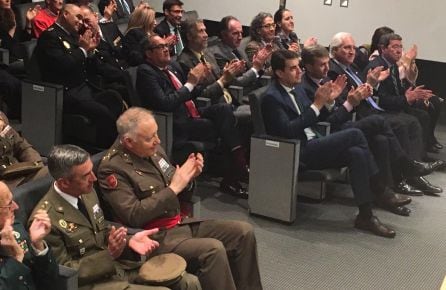 Autoridades civiles y militares en la celebración del 175 aniversario de la Guardia Civil en Burgos