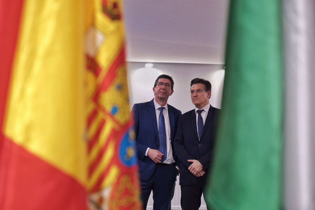 El vicepresidente de la Junta de Andalucía, Juan Marín, acompaña en Fitur 2020 al alcalde de Granada, Luis Salvador, en la presentación de la candidatura a la capitalidad cultural europea 2031